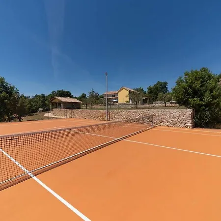 Nyaraló Nina Vinela Buje